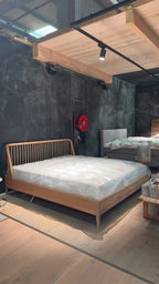 EXPO Ethnicraft SPINDLE Bett