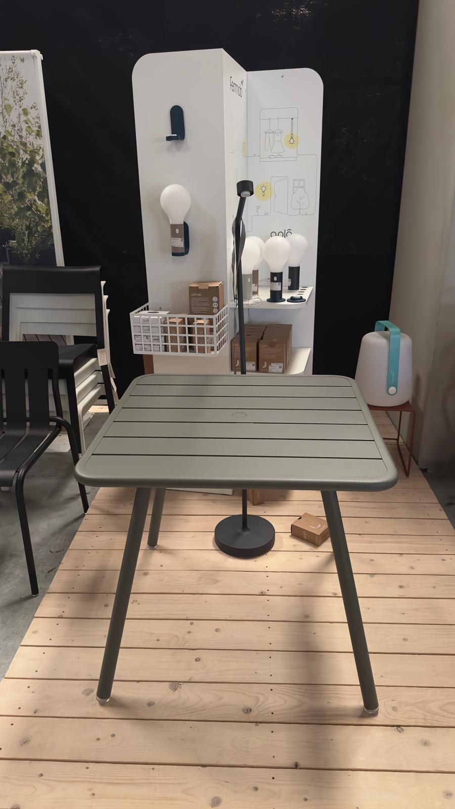 EXPO Fermob LUXEMBOURG Gartentisch hoch
