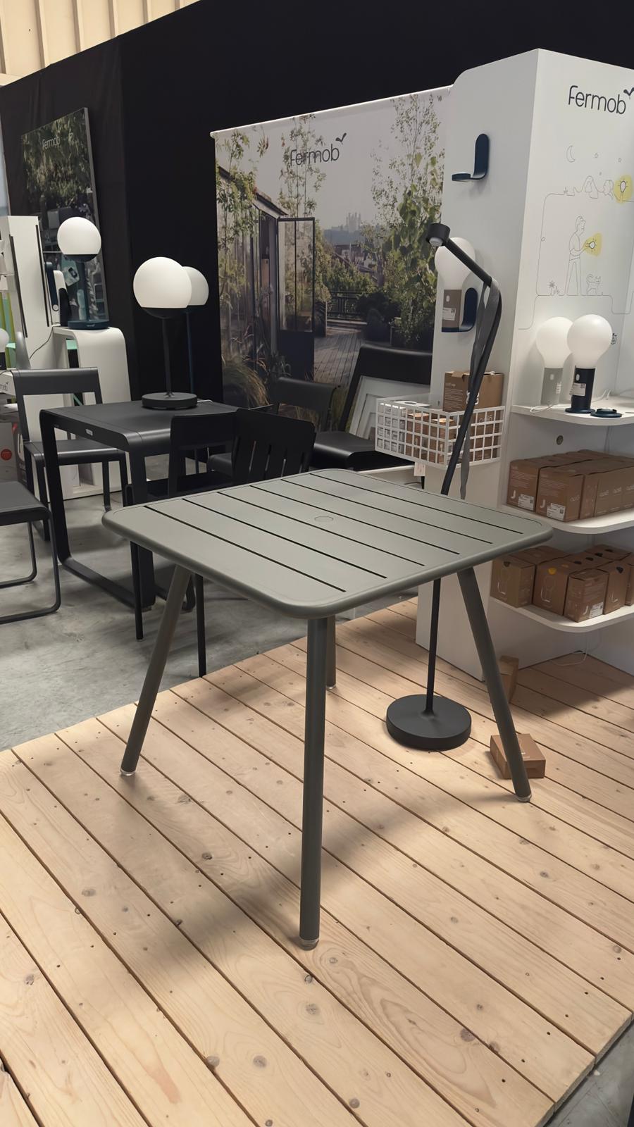 EXPO Fermob LUXEMBOURG Gartentisch hoch